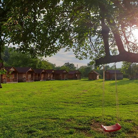 Casutele Din Grosi Hotel Grosi  Buitenkant foto